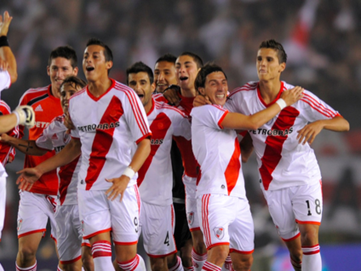 Radosť hráčov River Plate po tesnom víťazstve