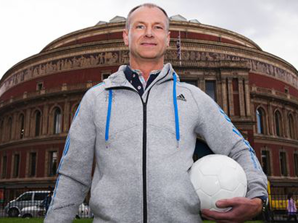 Robert Ashcroft pred slávnou Albert Hall