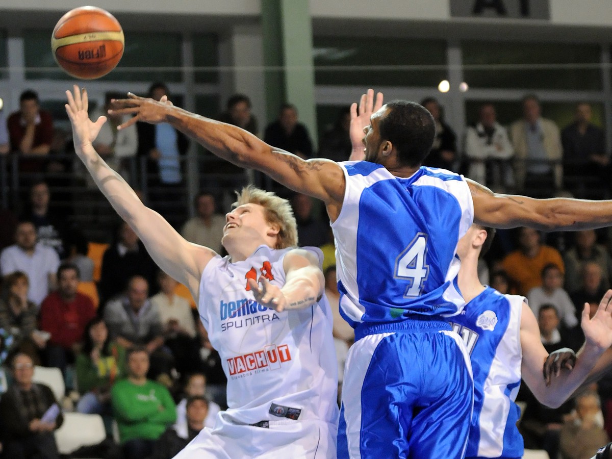 Robert Niber a Rodney Mayes