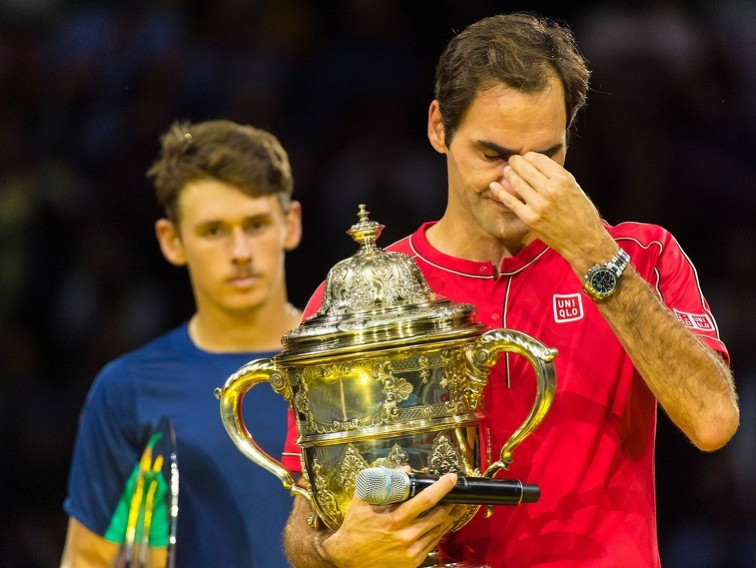 Švajčiarsky tenista Roger Federer po víťazstve v Bazileji v roku 2019. Bol to posledný turnajový titul v jeho kariére