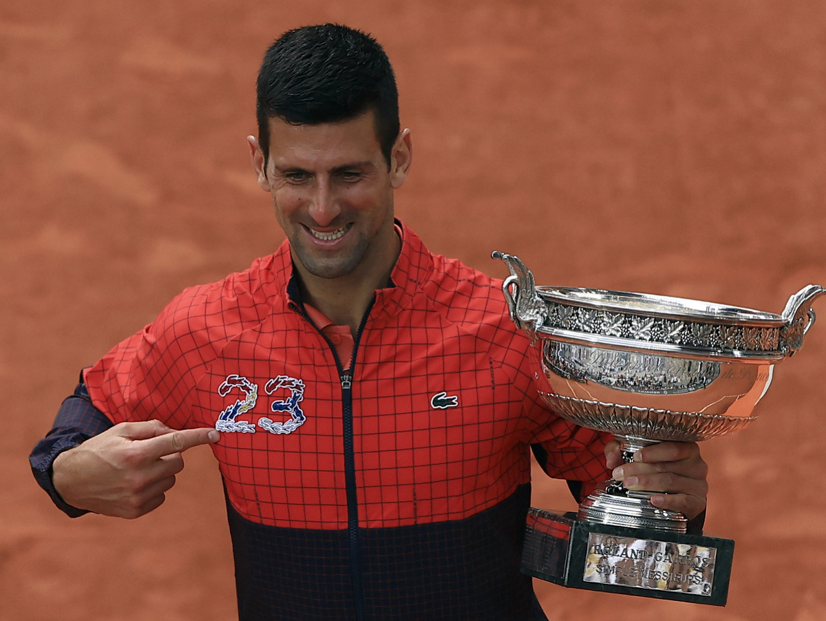 Novak Djokovič na archívnej foto oslavuje vlaňajší triumf na Roland Garros