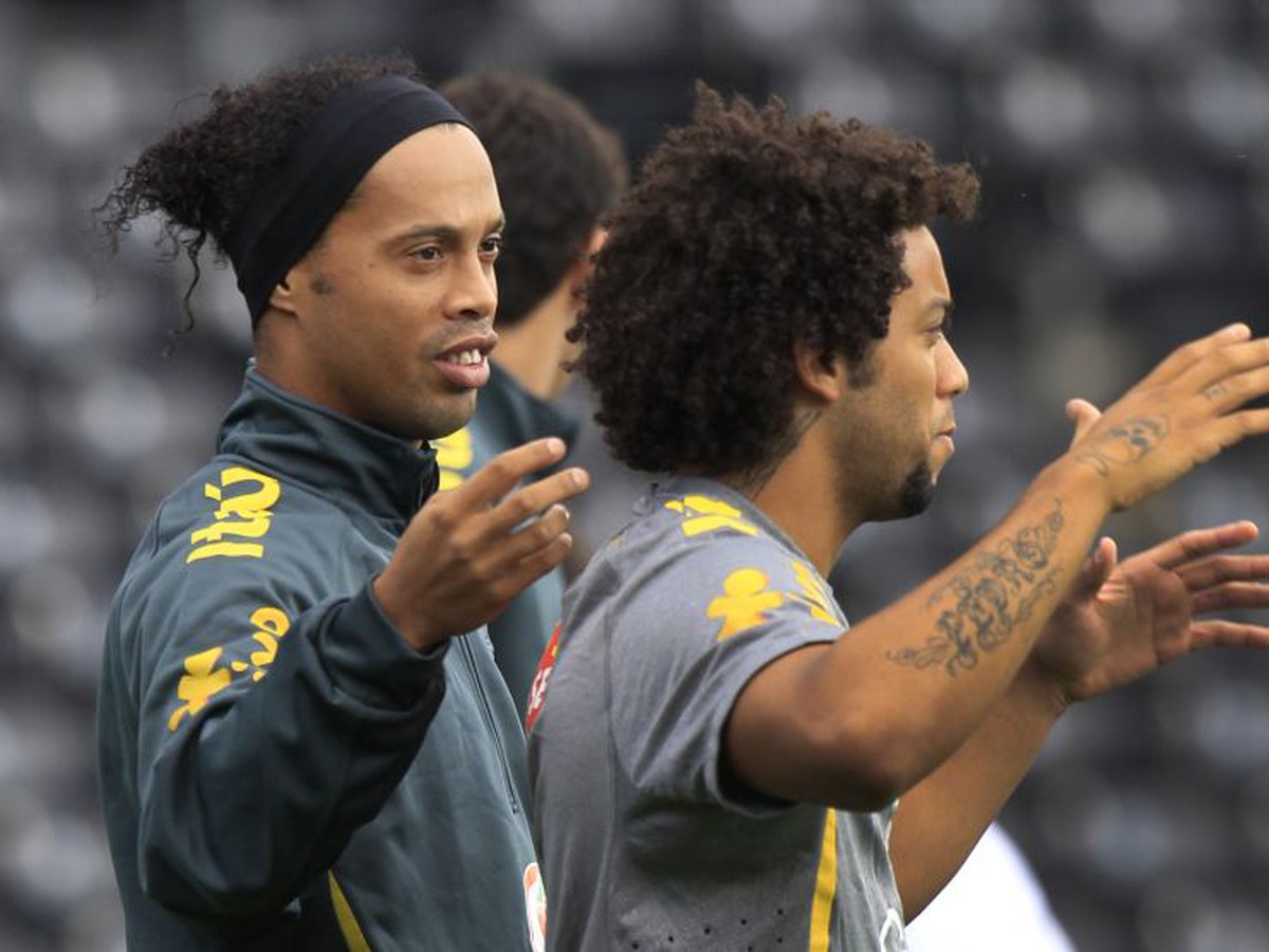 Ronaldinho a Marcelo na tréningu v Londýne