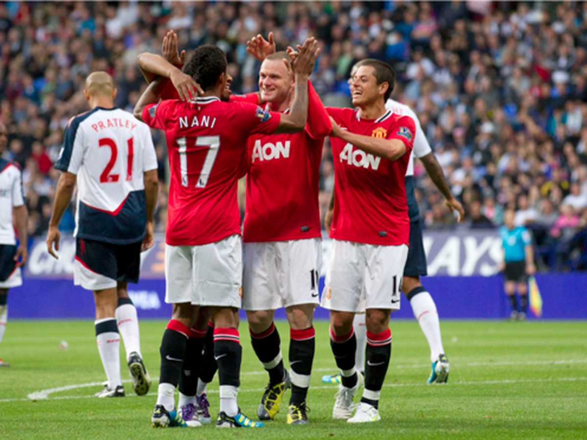 Wayne Rooney, Chicarito a Nani sa tešia z gólu