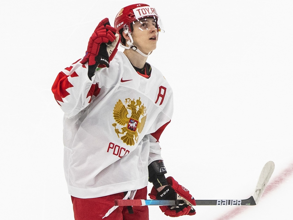 Ruský hokejista Rodion Amirov sa teší z gólu počas MS juniorov v hokeji.