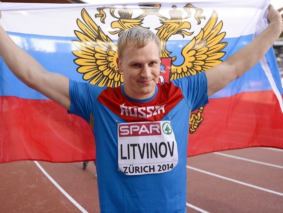 Bývalý ruský kladivár Sergej Litvinov oslavuje bronzovú medailu na ME v Zürichu v roku 2014