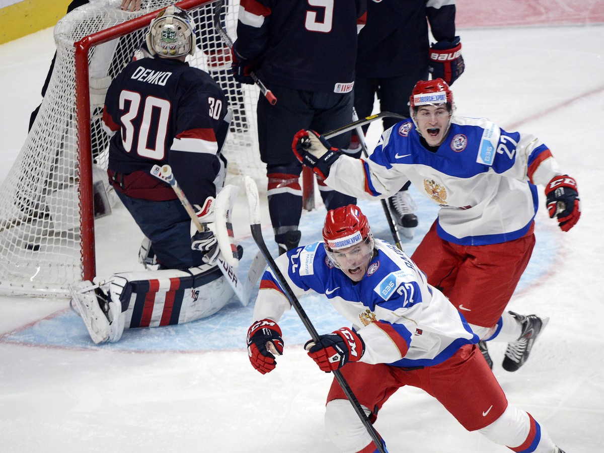 Radosť ruských hokejistov po prvom góle