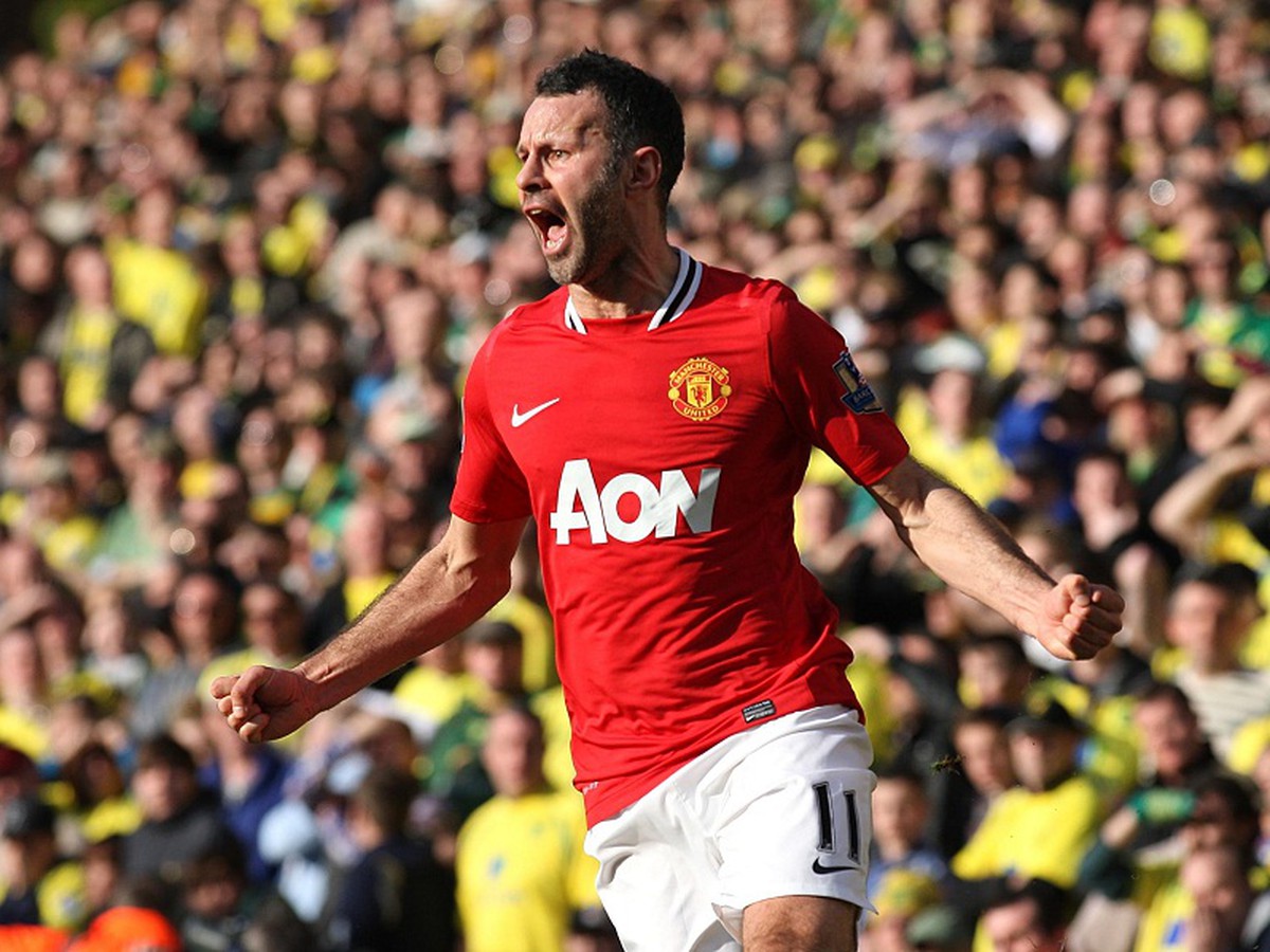 Ryan Giggs rozhodol svoj 900. zápas v drese United