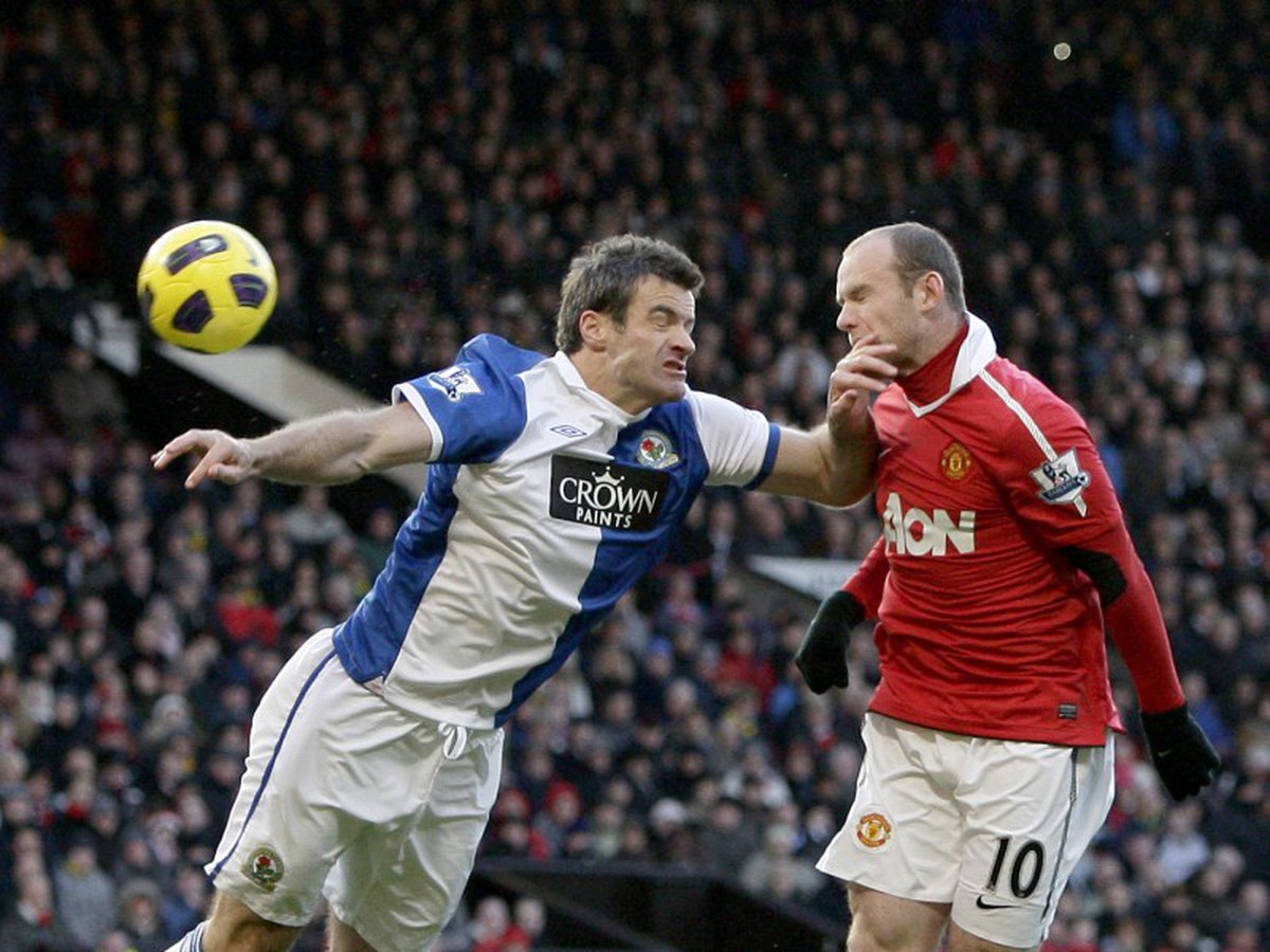 Ryan Nelsen a Wayne Rooney