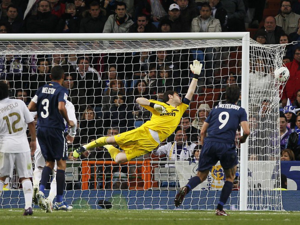 Nádherný gól Santiho Cazorlu, Casillas bol bezmocný