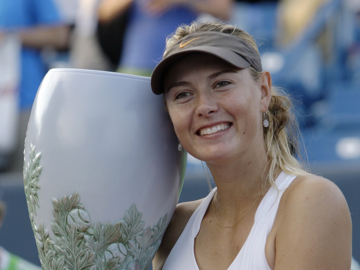 Šarapovová s trofejou