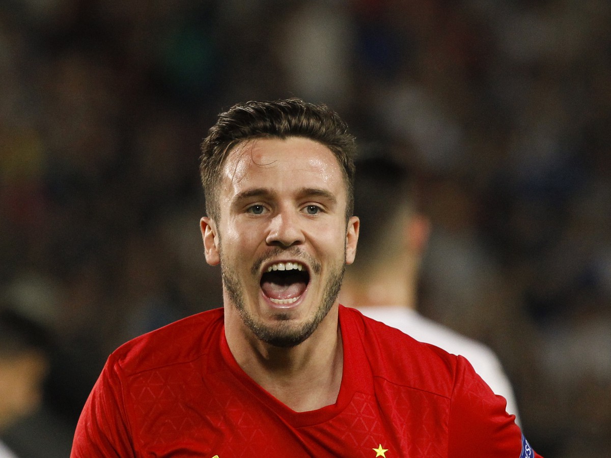 Španielsky hráč Saúl Ñíguez oslavuje svoj gól
