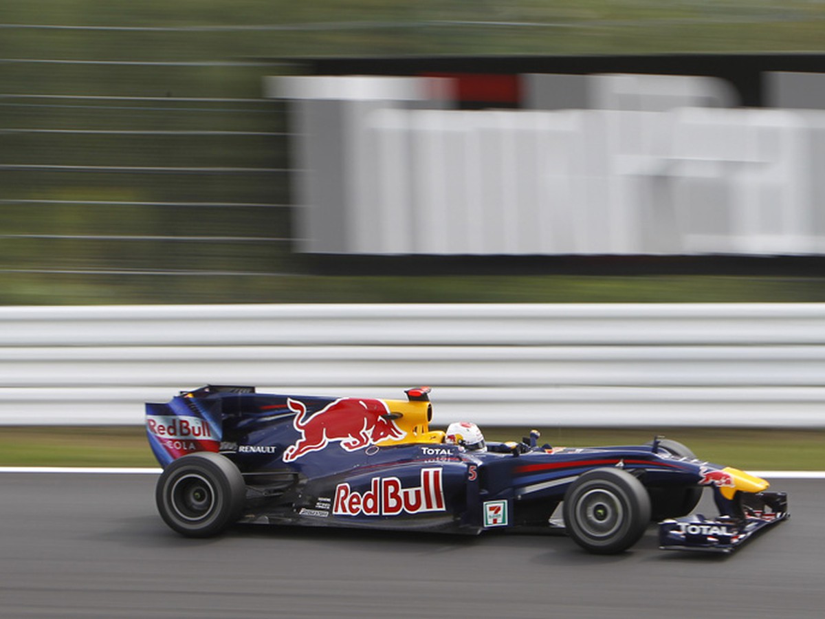 Sebastian Vettel počaš prvého tréningu na okruhu v Suzuke