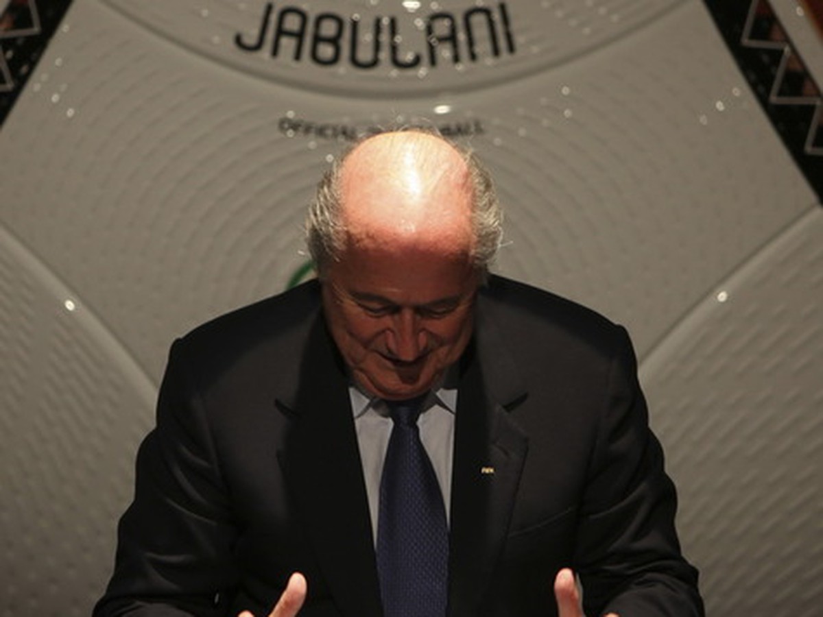 Sepp Blatter s loptou Jabulani