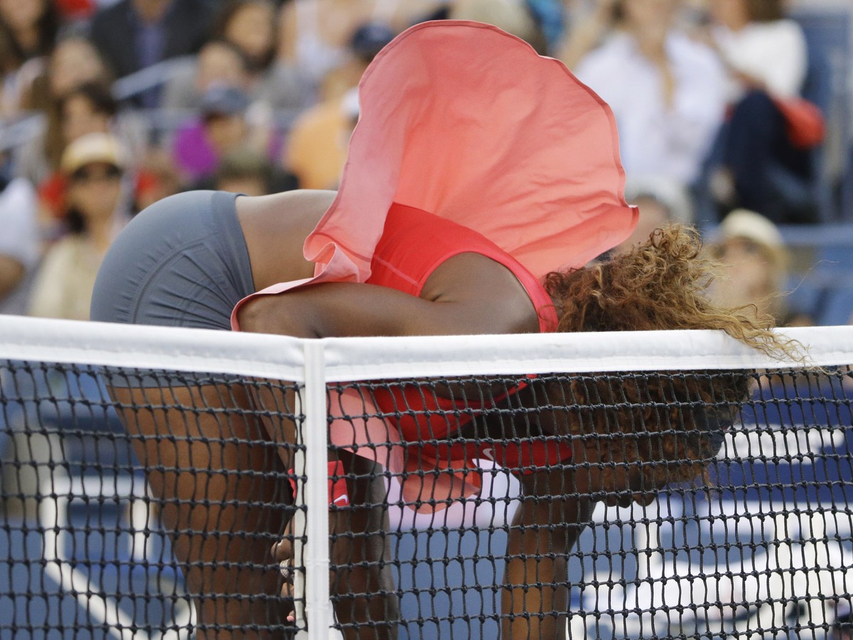 Serenu počas finále US Open poriadne potrápil vietor. Niekoľkokrát jej sukňa dokonca zakryla tvár
