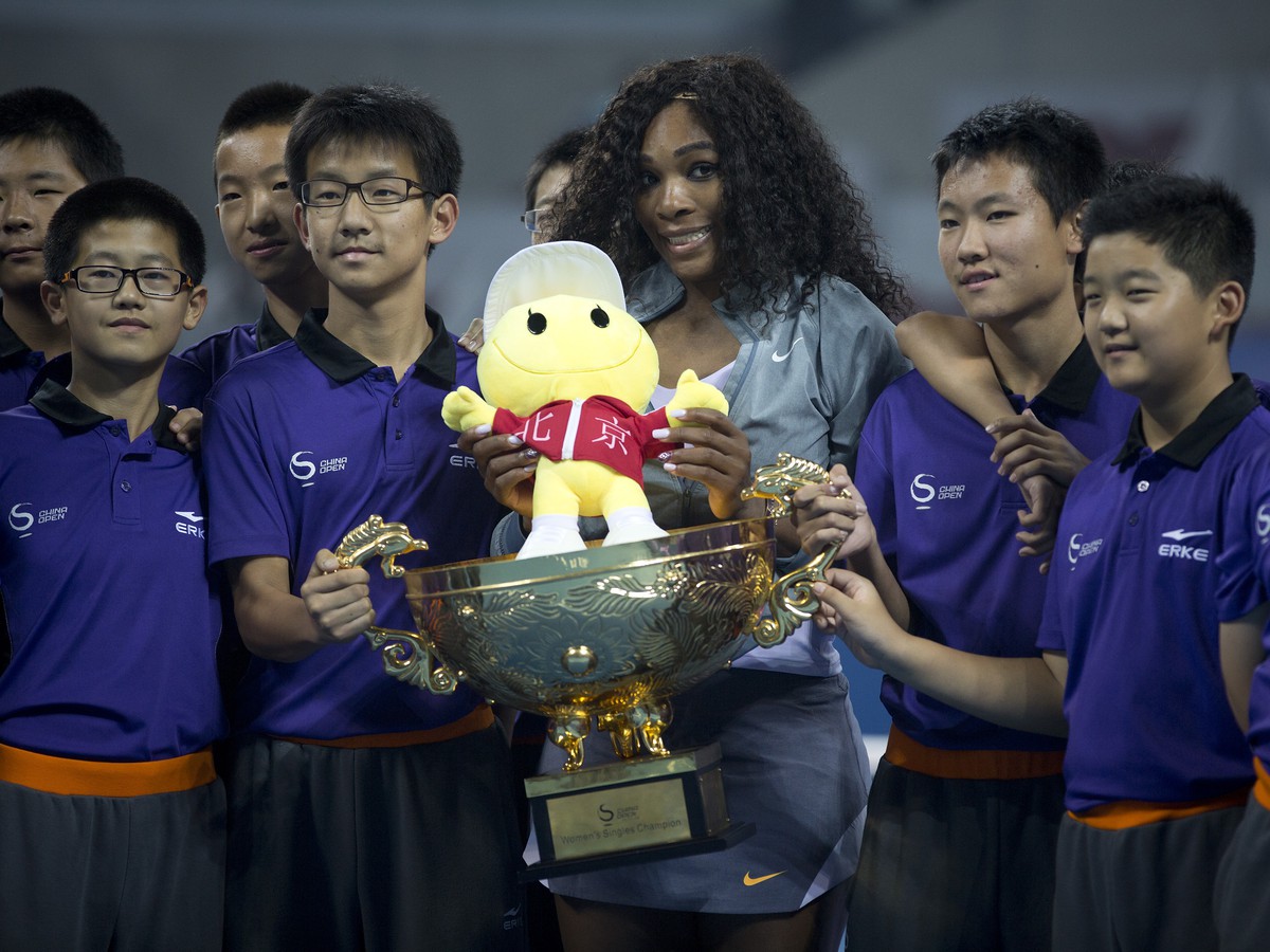 Serena Williamsová s trofejou pre víťazku