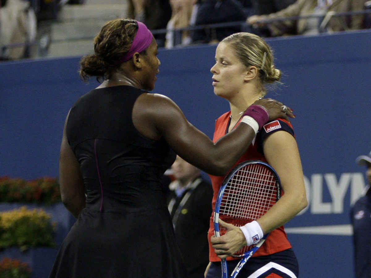 Serena Williamsová gratuluje Kim Clijstersovej