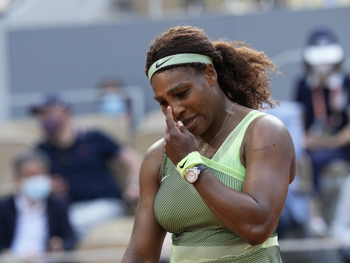 Serena Williamsová smúti po prehre na Roland Garros 