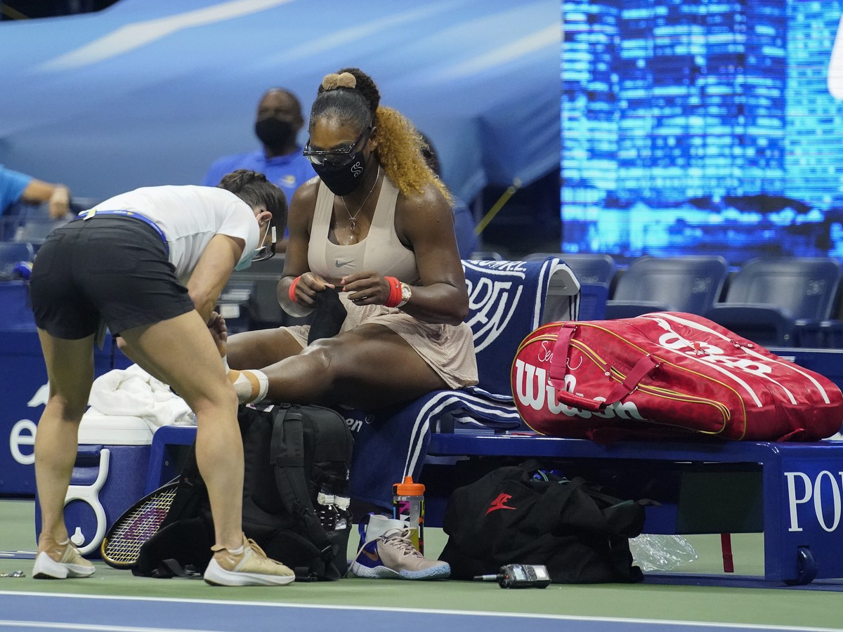 Ošetrovaná Serena Williamsová v semifinálovom súboji s Azarenkovou