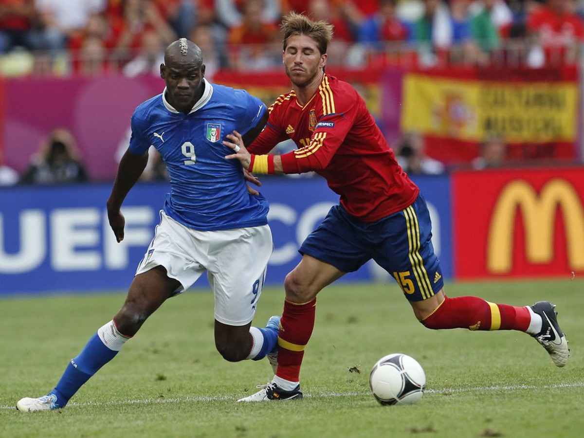 Mario Balotelli a Sergio Ramos 