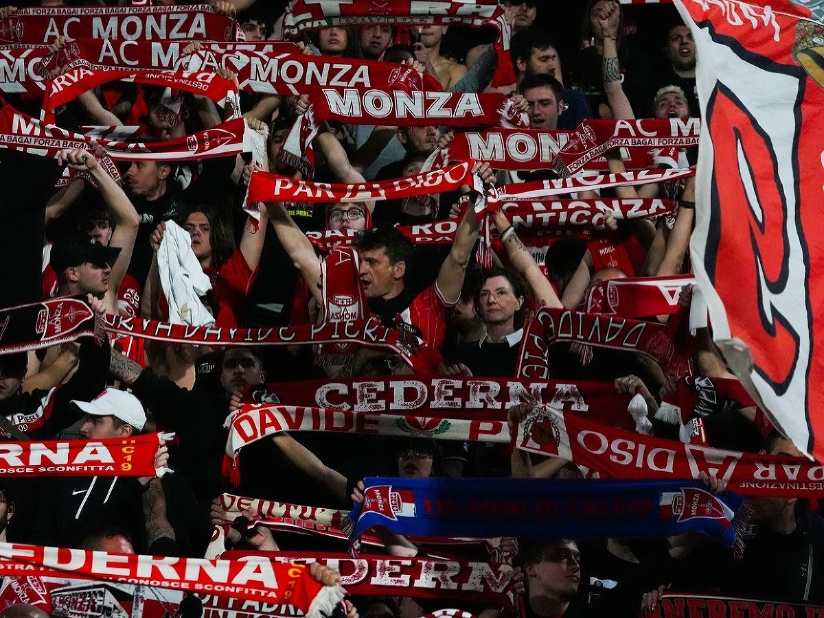 Na snímke fanúšikovia AC Monza