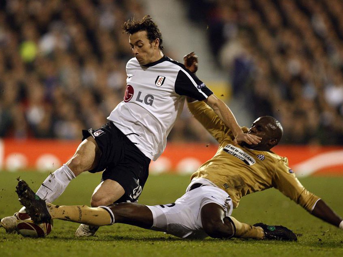 Mohamed Sissoko v súboji so Simonom Daviesom