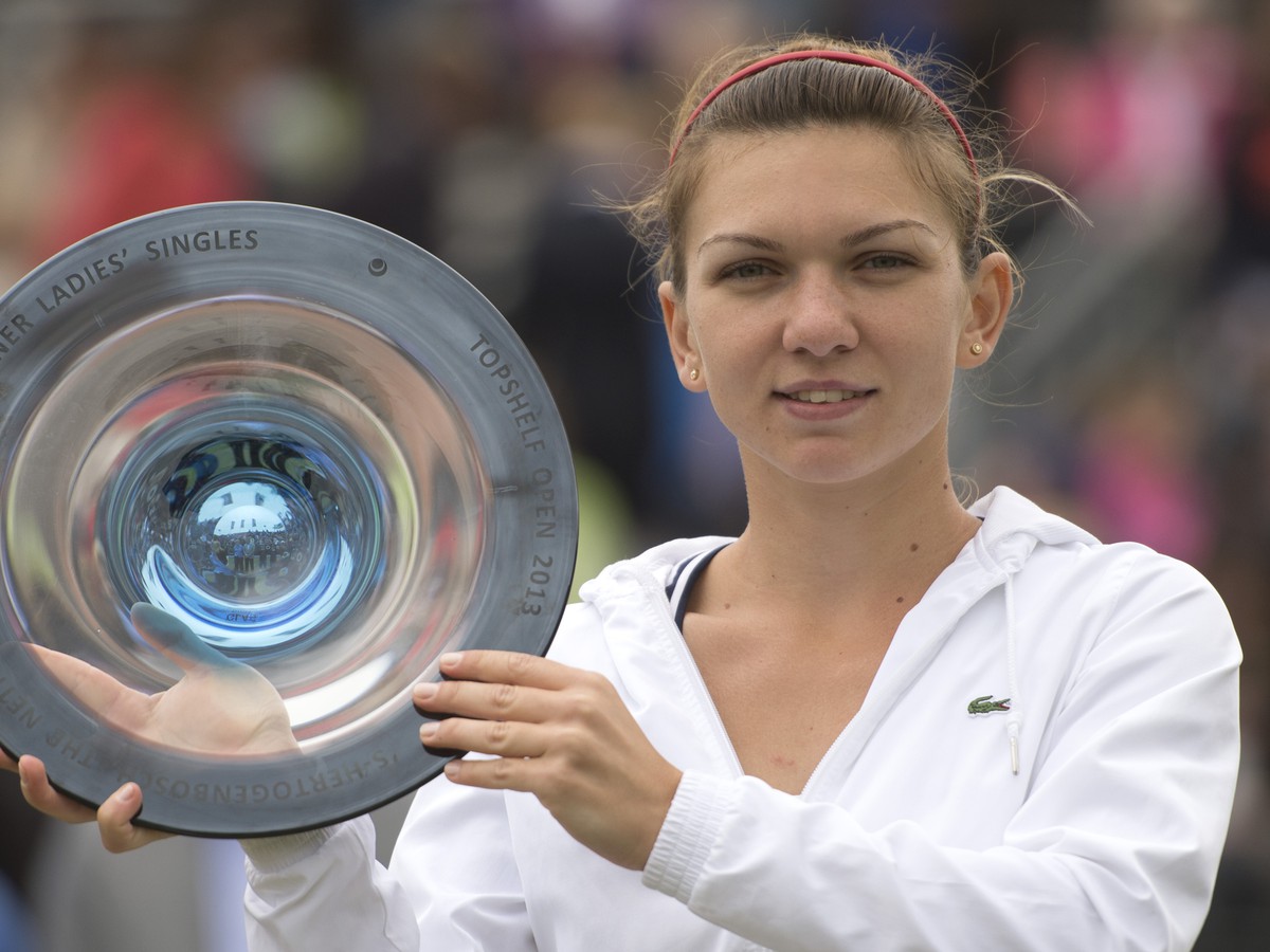 Simona Halepová s trofejou z Hertogenboschi