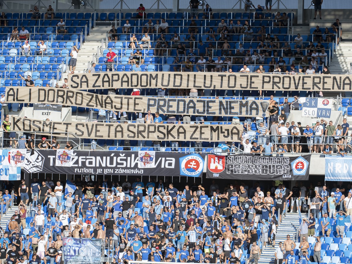 Transparent v sektore fanúšikov Slovana