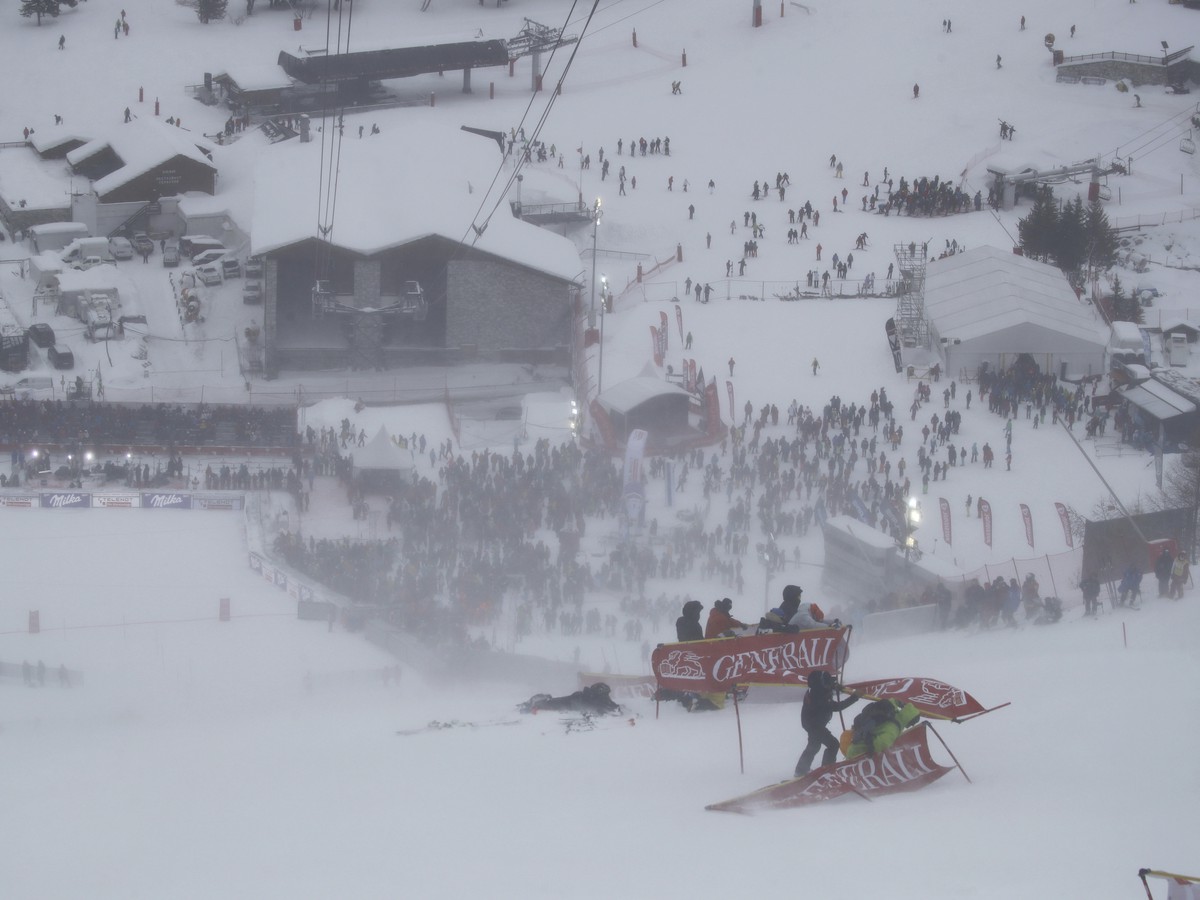 Pohľad na trať po zrušení sobotňajšieho slalomu mužov vo francúzskom Val d'Isere