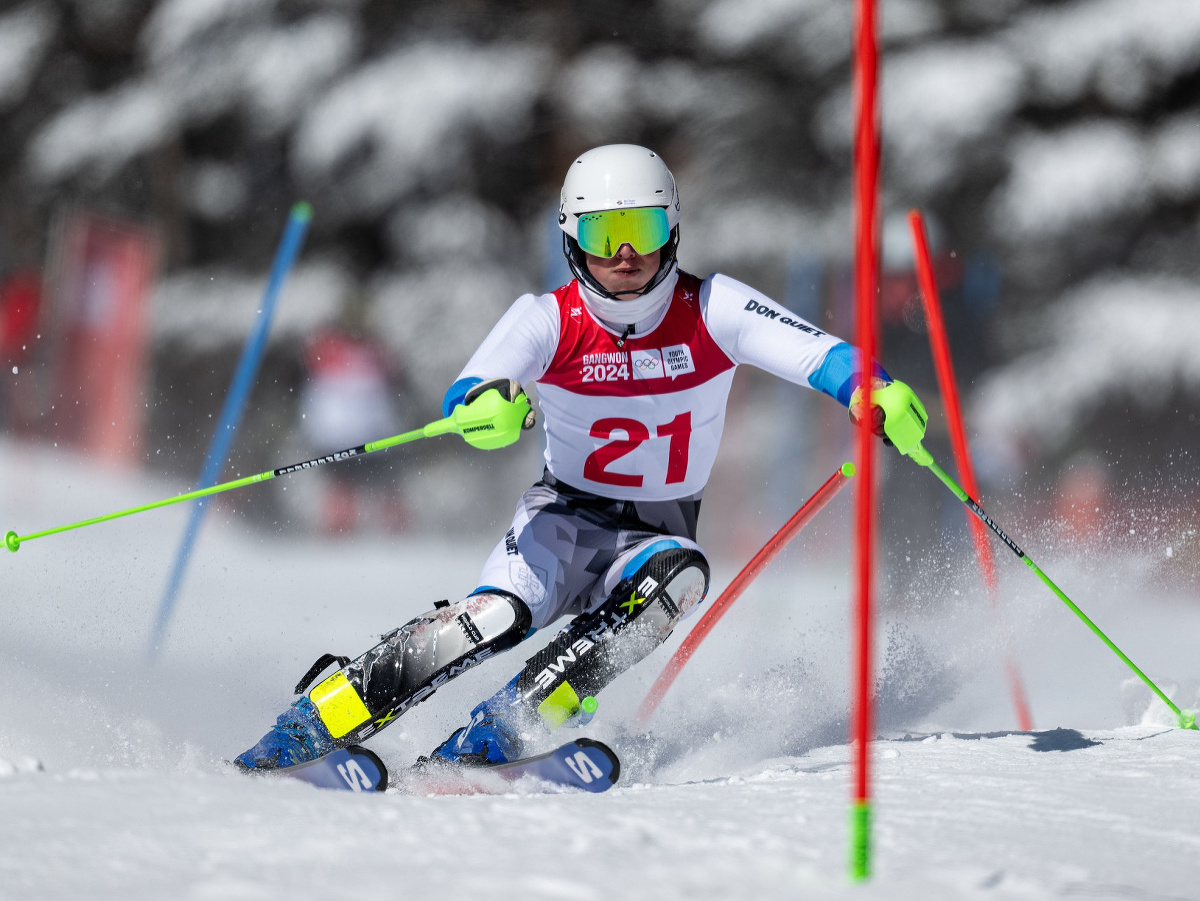 Slovenský lyžiar Andrej Barnáš na trati prvého kola slalomu chlapcov počas IV. zimných olympijských hrách mládeže v Gangwone v Južnej Kórei. 