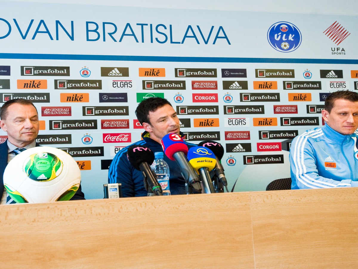 Generálny manažér Petr Kašpar, tréner Samuel Slovák a kapitán Igor Žofčák