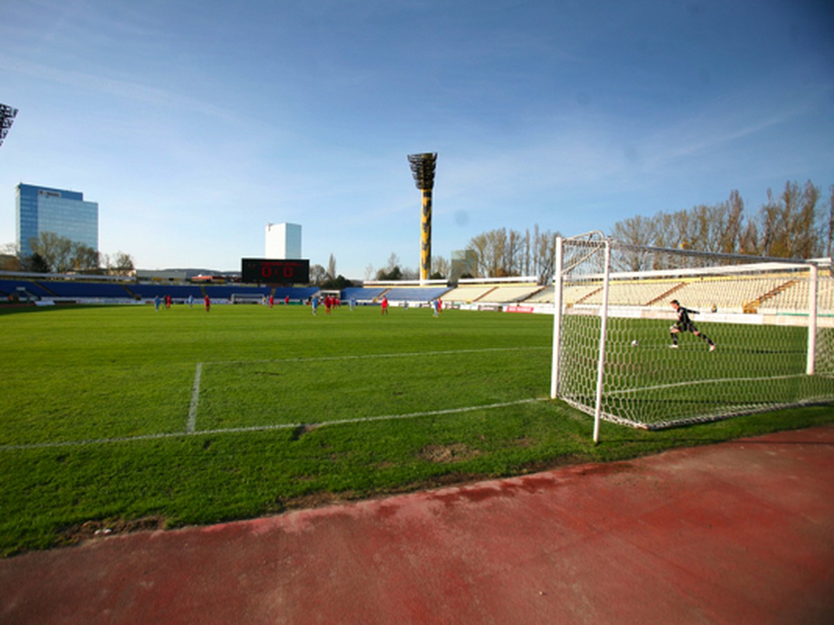 Prázdne tribúny na zápase Slovan - Košice