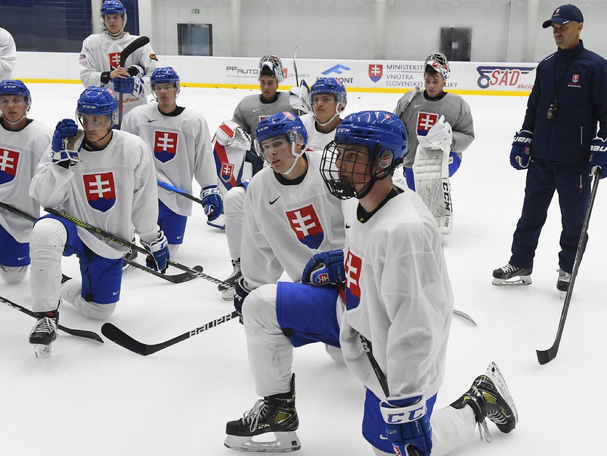 Slovenská hokejová reprezentácia do 20 rokov v Poprade odštartovala záverečnú prípravu, zväz zabojuje o draftovaných
