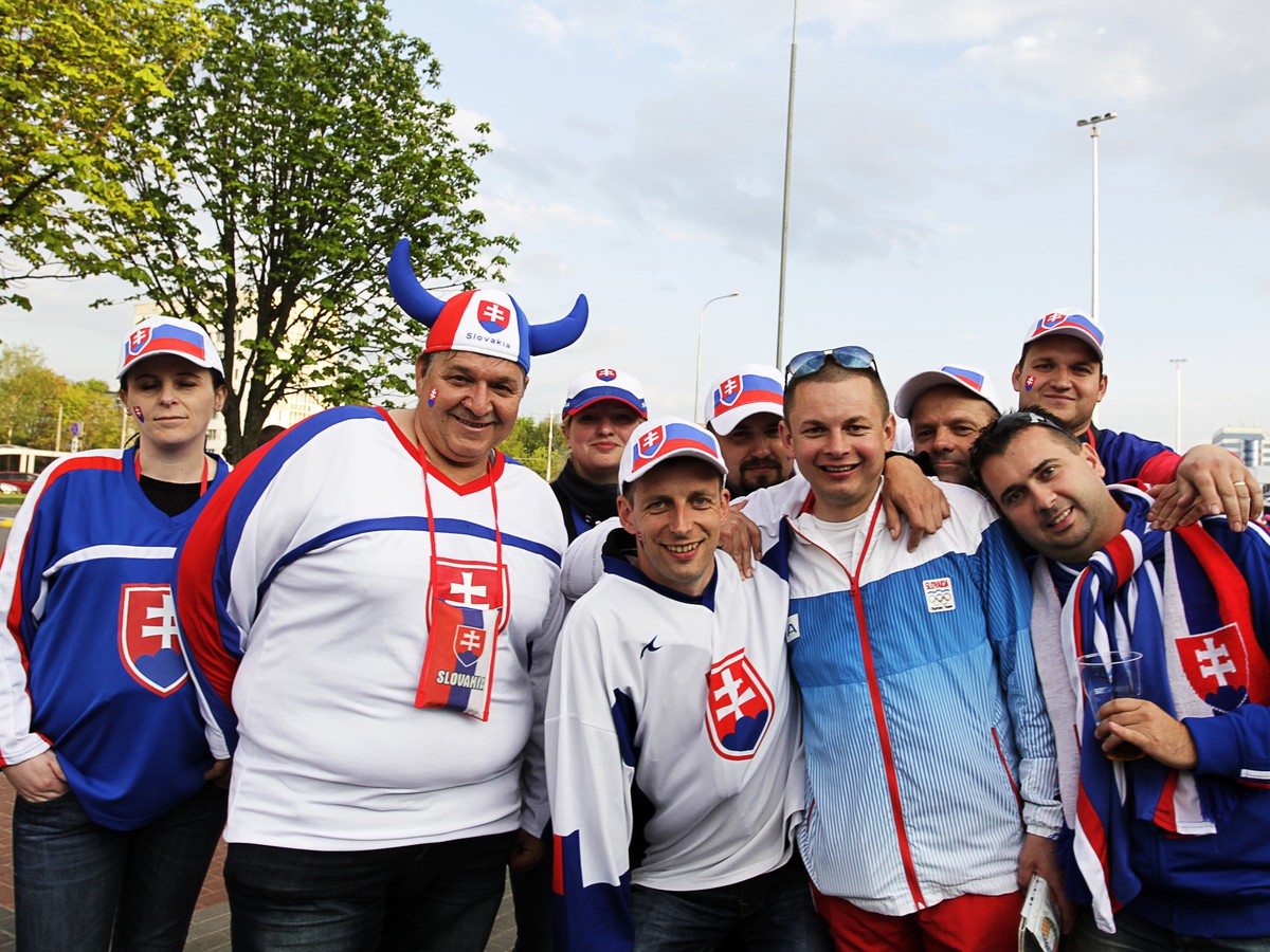 Slovenskí fanúšikovia pred začiatkom Majstrovstiev sveta v ľadovom hokeji