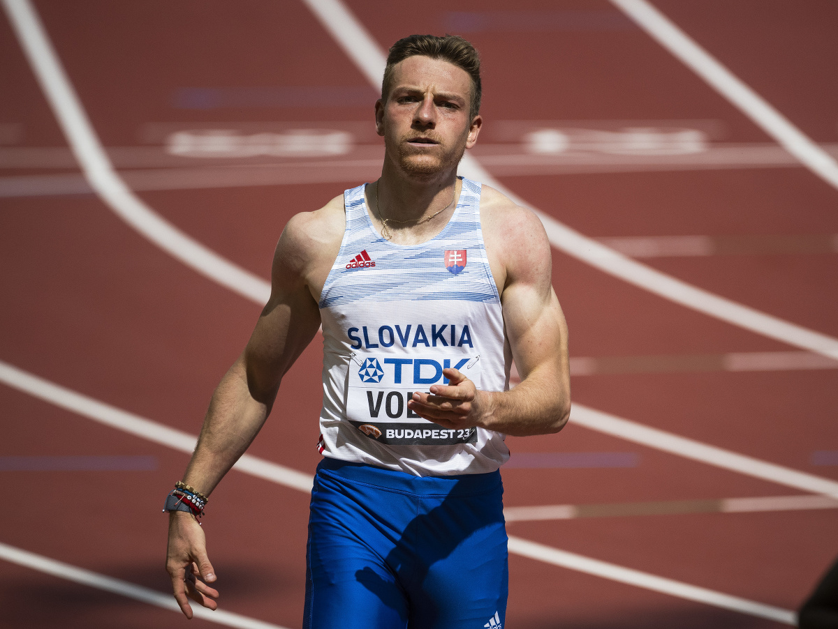 Slovenský atlét Ján Volko počas rozbehu na 200 m na majstrovstvách sveta v atletike v Budapešti