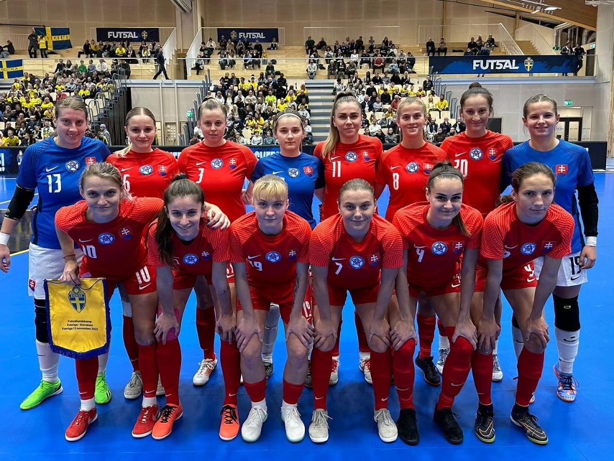 Slovenské futsalistky pred prvým zápasom proti Švédkam