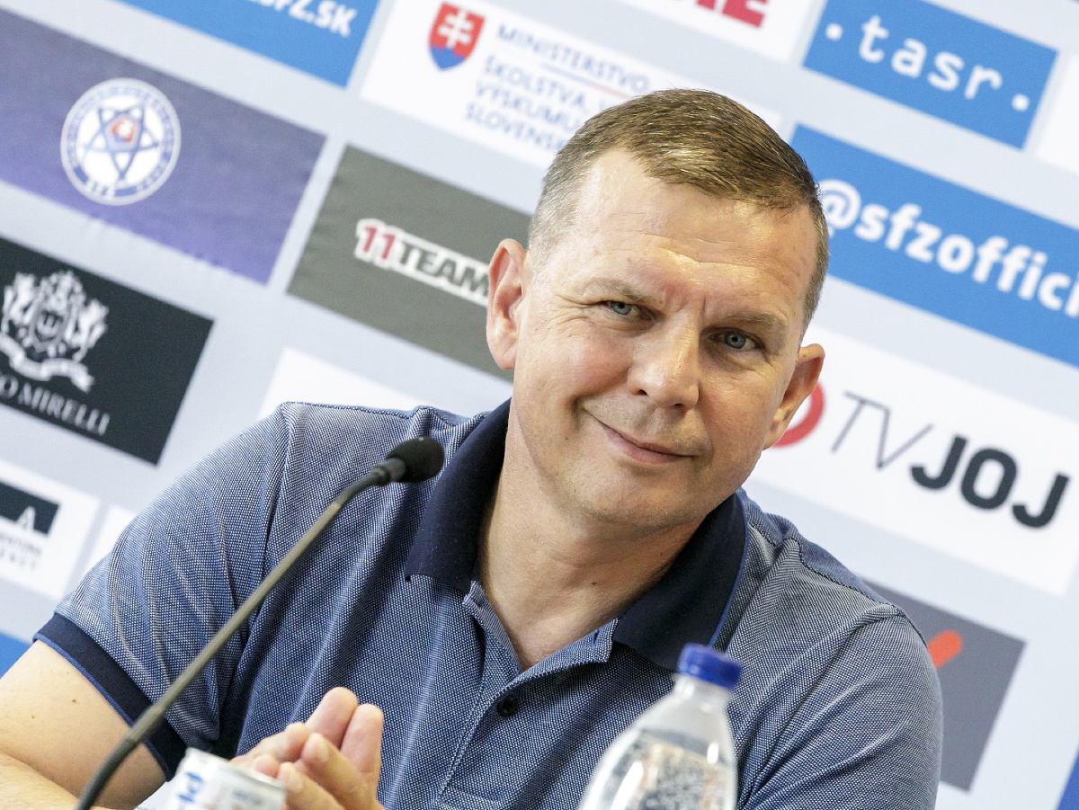 Na snímke tréner slovenskej futbalovej reprezentácie do 21 rokov Jaroslav Kentoš počas tlačovej konferencie