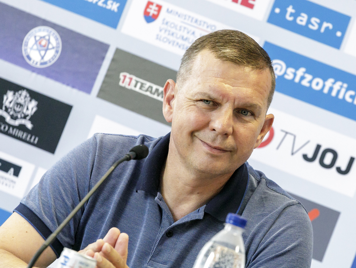 Na snímke tréner slovenskej futbalovej reprezentácie do 21 rokov Jaroslav Kentoš 