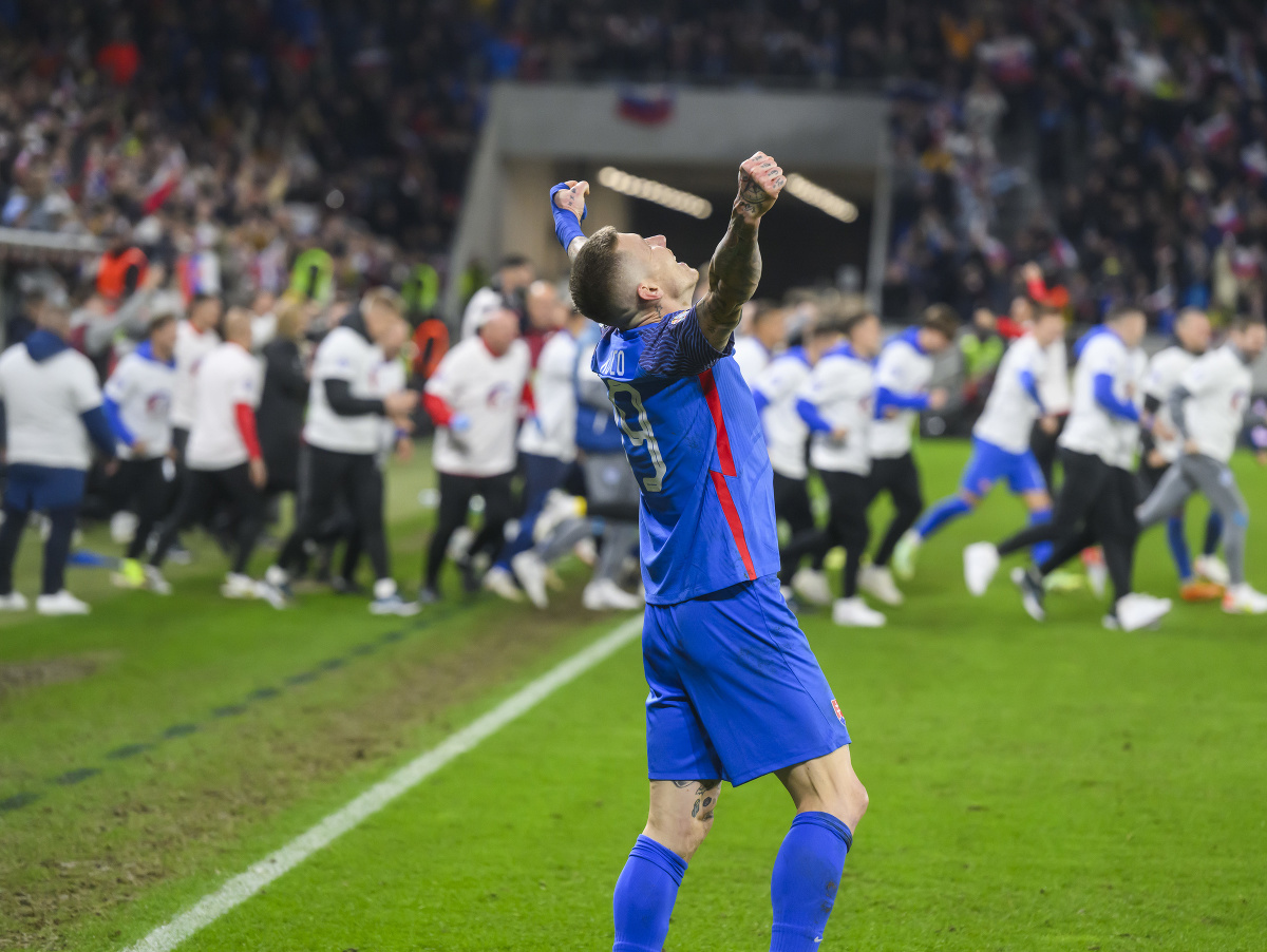 Na snímke Juraj Kucka (Slovensko) oslavuje postup na ME 2024 po zápase J-skupiny 9. kola kvalifikácie ME 2024 vo futbale Slovensko - Island