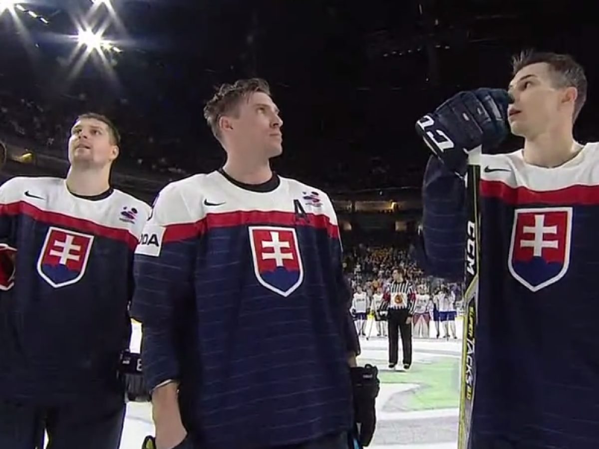 Slovenskí hokejisti márne čakali na našu hymnu 