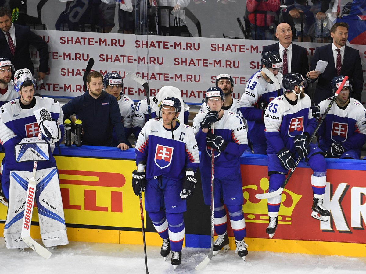 Slovenskí hokejisti na striedačke