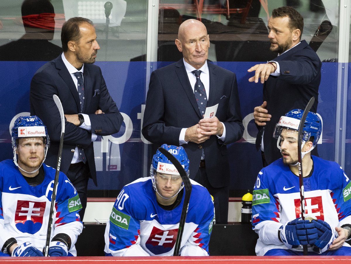 Na snímke slovenská striedačka na MS v hokeji 2021