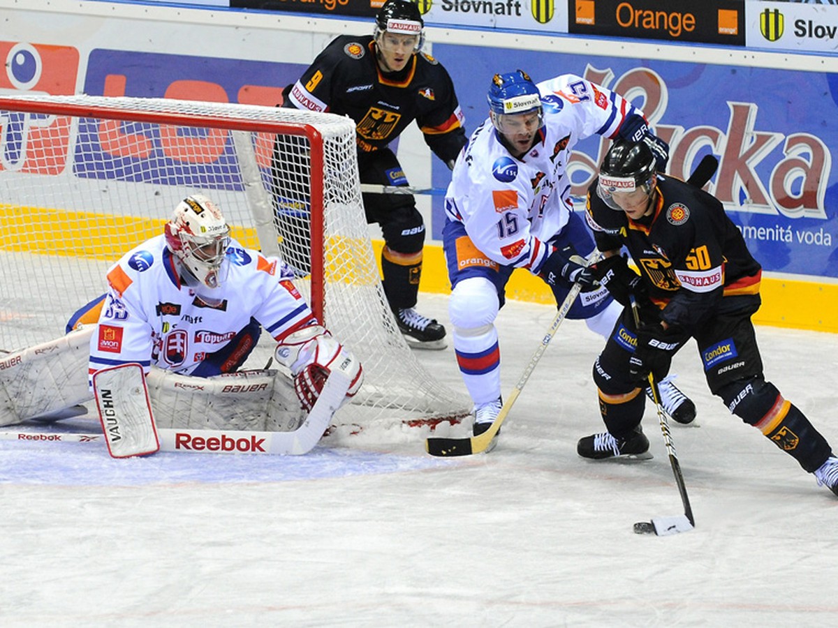 Patrick Hager (vpravo), Peter Hamerlík a Jozef Stümpel