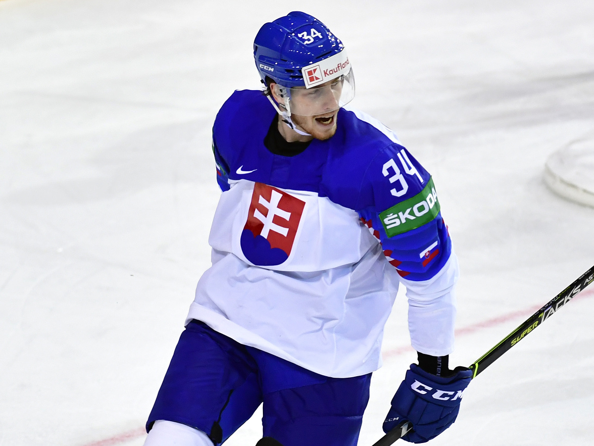 Peter Cehlárik sa raduje z gólu na MS v hokeji v Rige