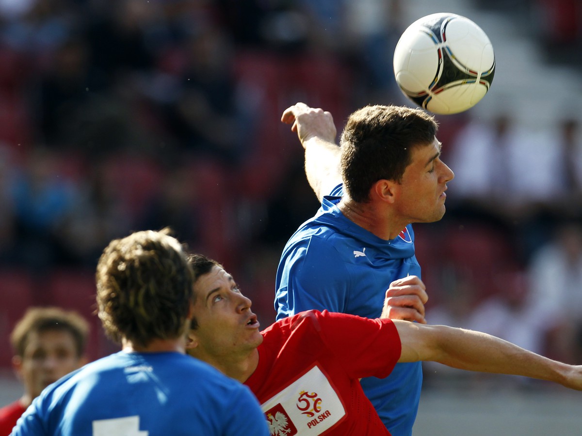 Hlavičkový súboj Michálik - Lewandowski