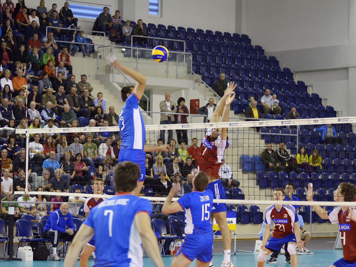 Adam Bartoš, Michal Finger a Aleš Holubec z Česka počas prípravného duelu Slovenska s Českom