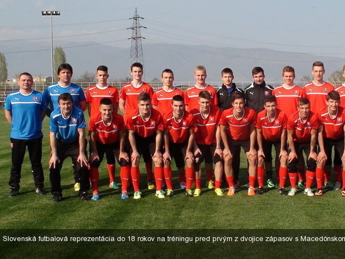 Slovenská futbalová reprezentácia do 18 rokov na tréningu pred prvým z dvojice zápasov s Macedónskom