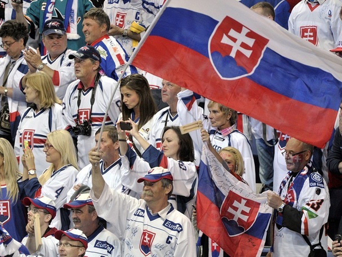 V Helsinkách sa objavili aj stovky slovenských fanúšikov