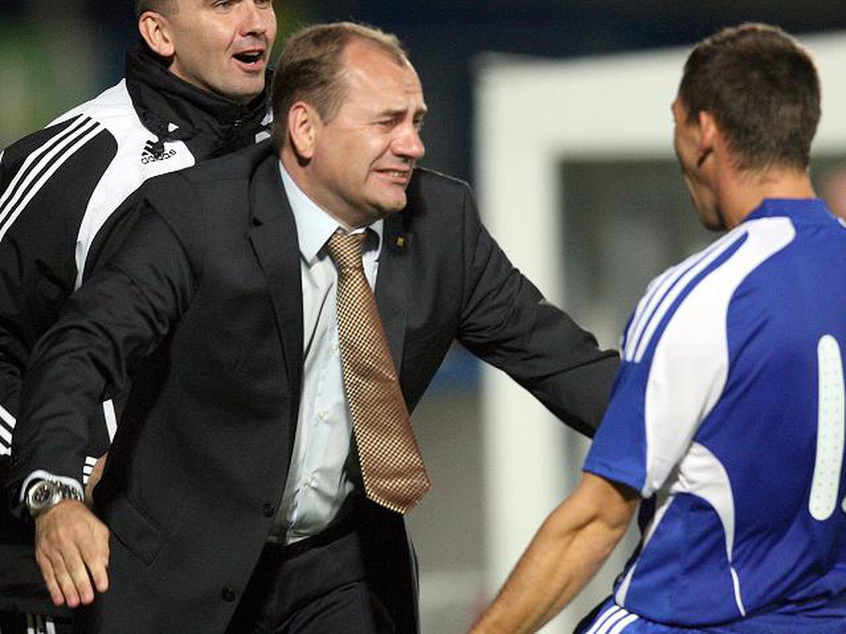 Vladimír Weiss sa raduje s Filipom Hološkom