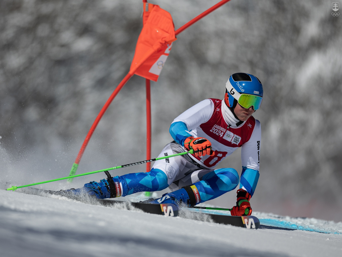 Andrej Barnáš na trati obrovského slalomu na ZOH mládeže 2024