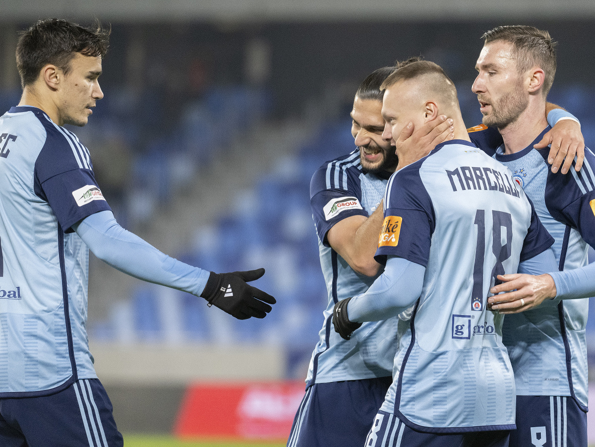 Zľava Dávid Strelec, Kyriakos Savvidis, Nino Marcelli a Jaromír Zmrhal sa tešia po strelení gólu
